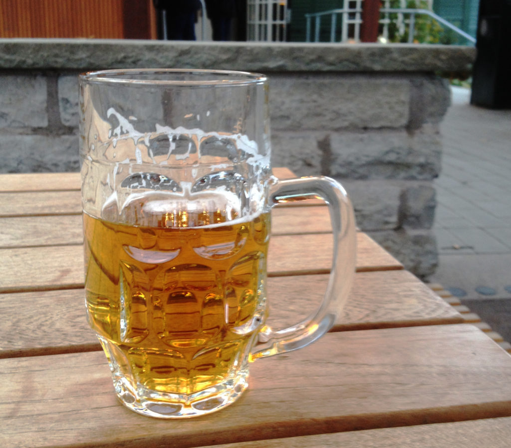 Men man hoppas att barna - ändå får ett glas öl..